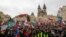 Протипандемічні обмеження набридли багатьом у Чехії, і на акції протесту багато хто демонстративно збирається юрбами й без захисних масок, але наразі ситуація в країні тільки погіршується (на фото акція протесту в Празі 10 січня 2021 року)