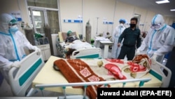 آرشیف، یکی از قربانیان، شماری از بیماران و کارکنان صحی در شفاخانه افغان-جاپان شهر کابل