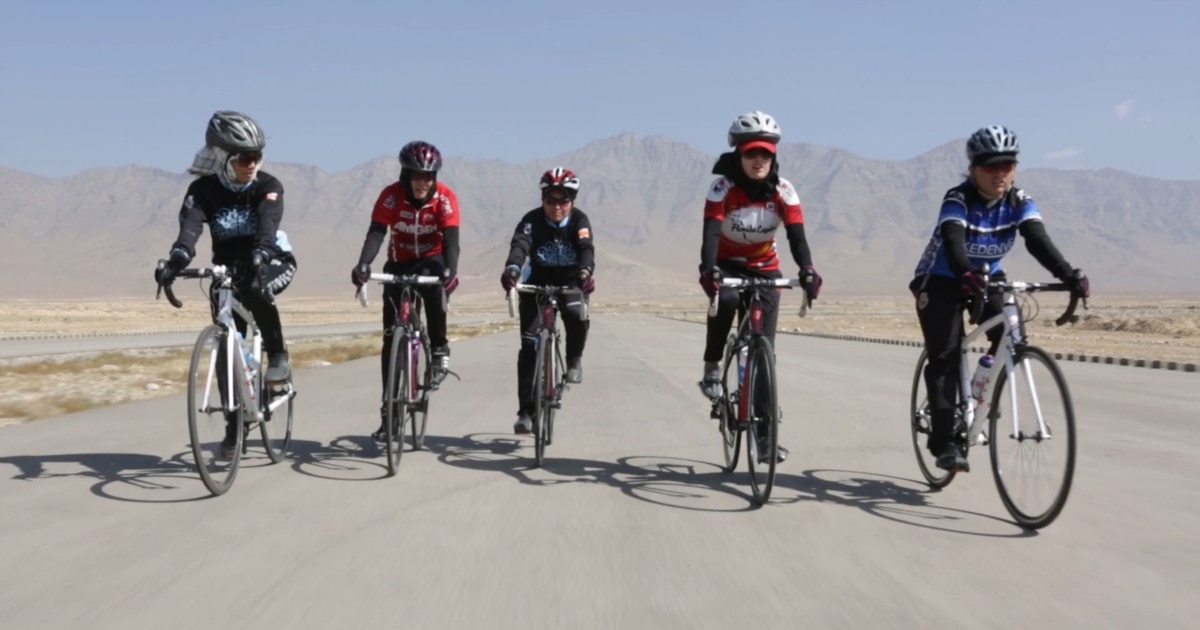 Менің әйелім блять, мен оны камераға түсіріп жатырмын.