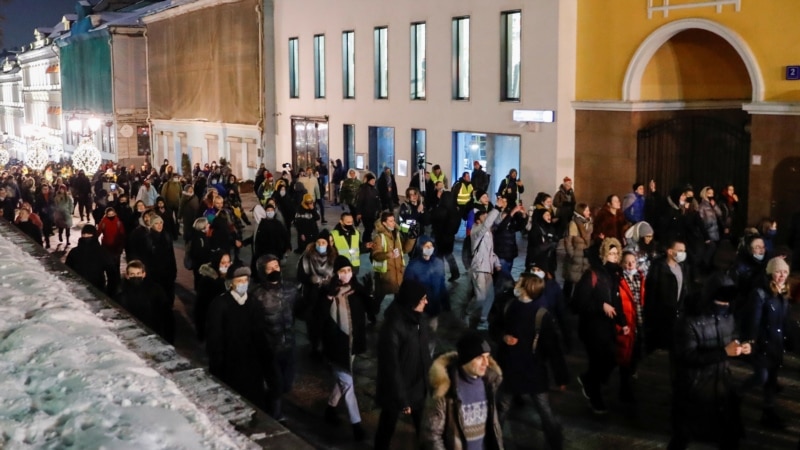 Мәскәү һәм Петербурда Навальныйга чыгарылган хөкем карарына каршы протест чаралары узды
