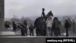 Kazakhs lay flowers to the Independence Monument in Almaty on December 17.