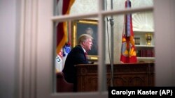 Президент США Дональд Трамп в Овальном кабинете Белого дома. Вашингтон, 8 января 2019 года.
