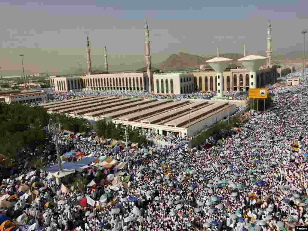 Saudi Arabia -- Muslim pilgrims gather on the plains of Arafat, outside the holy city of Mecca, 15Nov2010 - Muslim pilgrims gather on the plains of Arafat, outside the holy city of Mecca, November 15, 2010. At least 2.5 million Muslims began the annual haj pilgrimage on Sunday, heading to an encampment near the holy city of Mecca to retrace the route taken by Prophet Mohammad 14 centuries ago. REUTERS/Mohammed Salem (SAUDI ARABIA - Tags: SOCIETY RELIGION)