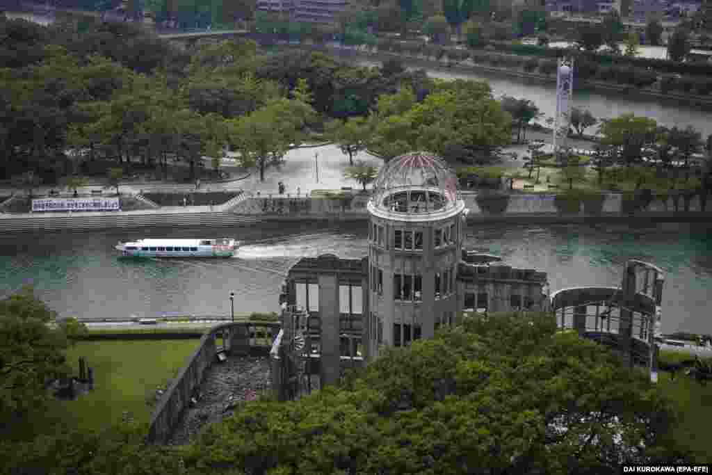  Cupola cu bombă atomică este văzută de sus în Parcul Memorial al Păcii din Hiroshima, Japonia, 06 august 2020. 