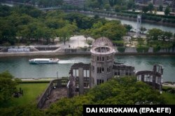 1945-жылы 6-августта Хиросимадагы жана 9-августта Нагасакидеги АКШнын учактары таштаган өзөктүк бомбанын жардырылышынын айынан 200 миңден ашуун киши набыт кеткен. Өзөктүк бомба үйүнүн азыркы көрүнүшү. Хиросима, Жапония. 2020-жылдын 6-августу.