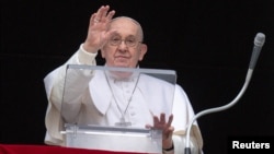Папа Франциск не е коментирал лично изказването си след негативните реакции.