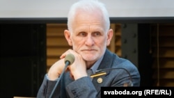 Алесь Бяляцкі на сустрэчы ў Варшаве