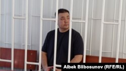 Мелис Аспеков в зале суда. 