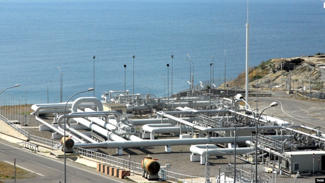 Stație de pompare a petrolului la terminalul maritim al Caspian Pipeline Consortium (CPC), la Novorossiisk în Rusia.