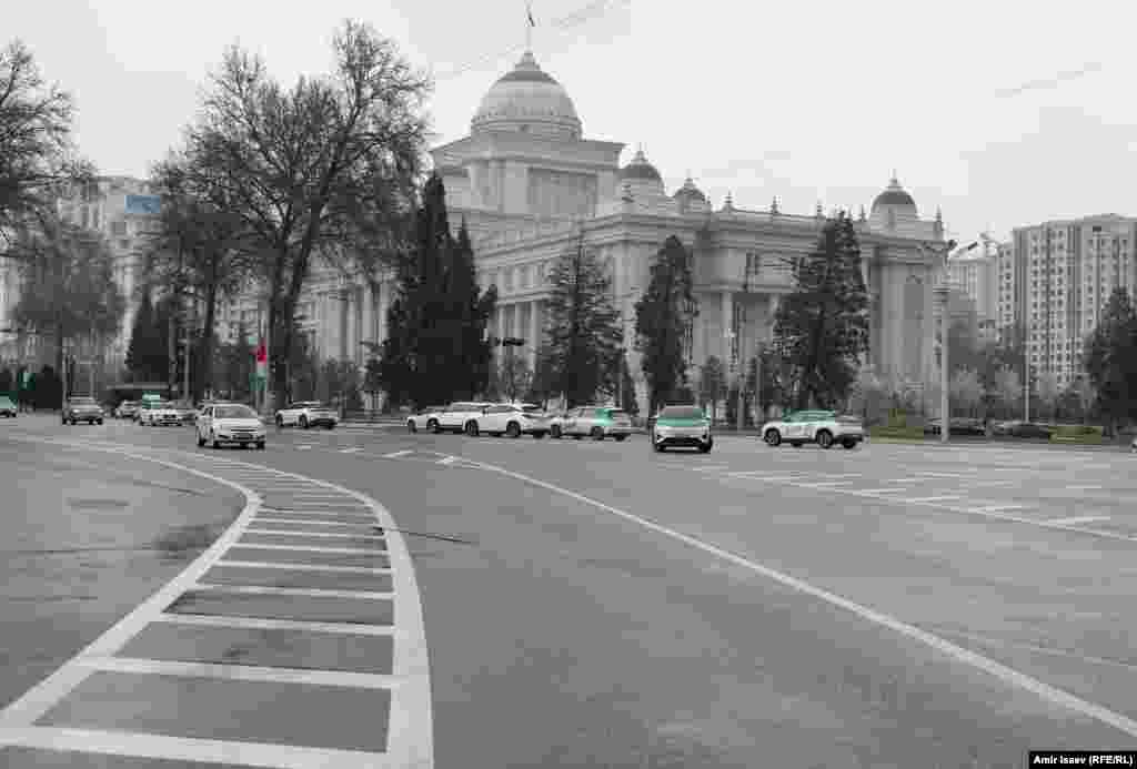 A low-slung official building in the center of Dushanbe seen during a Soviet-era parade. Today, Tajikistan’s parliament building, which was inaugurated in 2024 as a “gift” from Beijing, stands on the site.