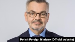 Посол Польщі в Росії Кшиштоф Краєвський прибув до будівлі МЗС Росії в Москві 23 квітня. Коментарів журналістам він не надав