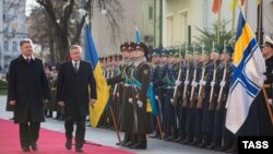 Петр Порошенко и Бронислав Коморовский в Киеве, 8 апреля 2015