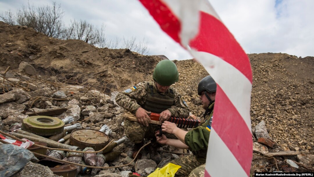Donetskdə Ukrayna hərbçiləri, arxiv fotosu