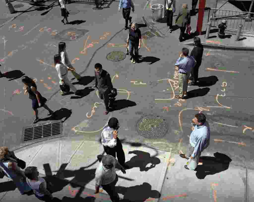 برنده دوم بخش عکس از زندگی روزمره عکاس ديويد باتو، آمريکا، گذر مردم کشورهای مختلف در نيويورک