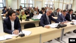 Миле Јанакиевски, адвокатот Димитар Дангов и Никола Груевски во судница