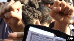 Терри Жоунснинг Қуръон нусхаларини ëқиши мусулмонлар ғазабига сабаб бўлмоқда.