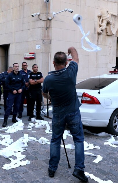 Добро утро Най важното днес Протестите срещу МВРНовата партия на ДоганРезиденцията на