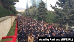 Azerbaijan - people honor January 20 tragedy victims - 20Jan2016
