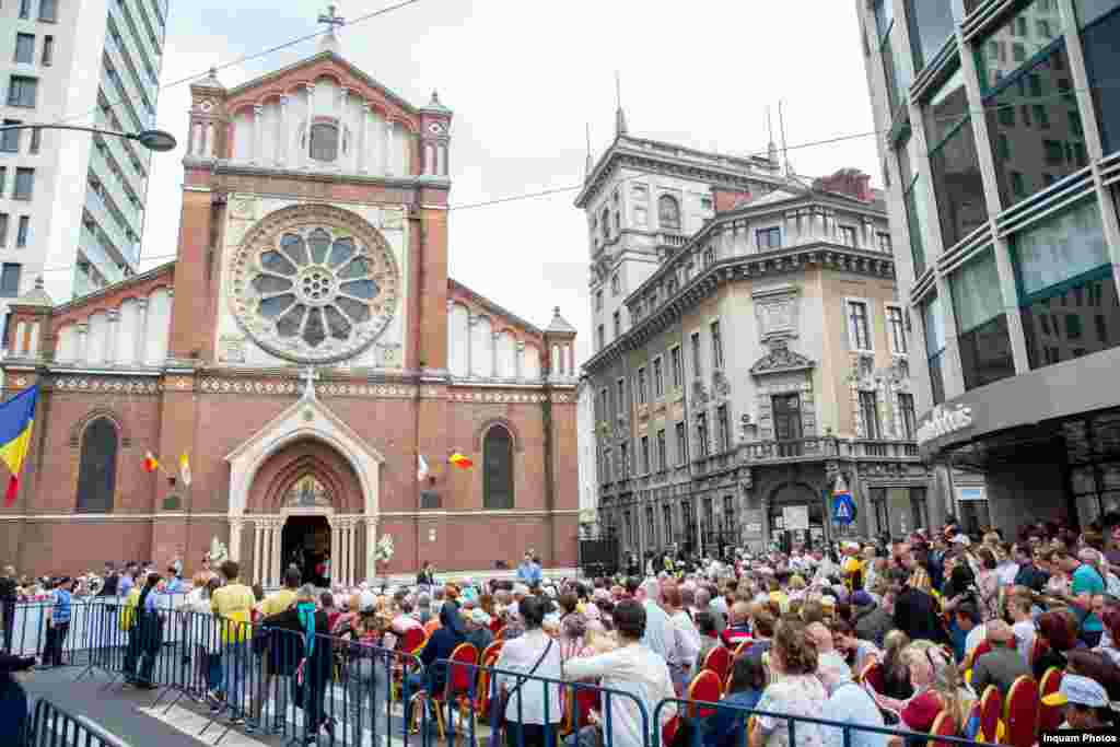 În așteptarea Papei Francisc, la Catedrala Sf.Iosif de la București, 31 mai 2019