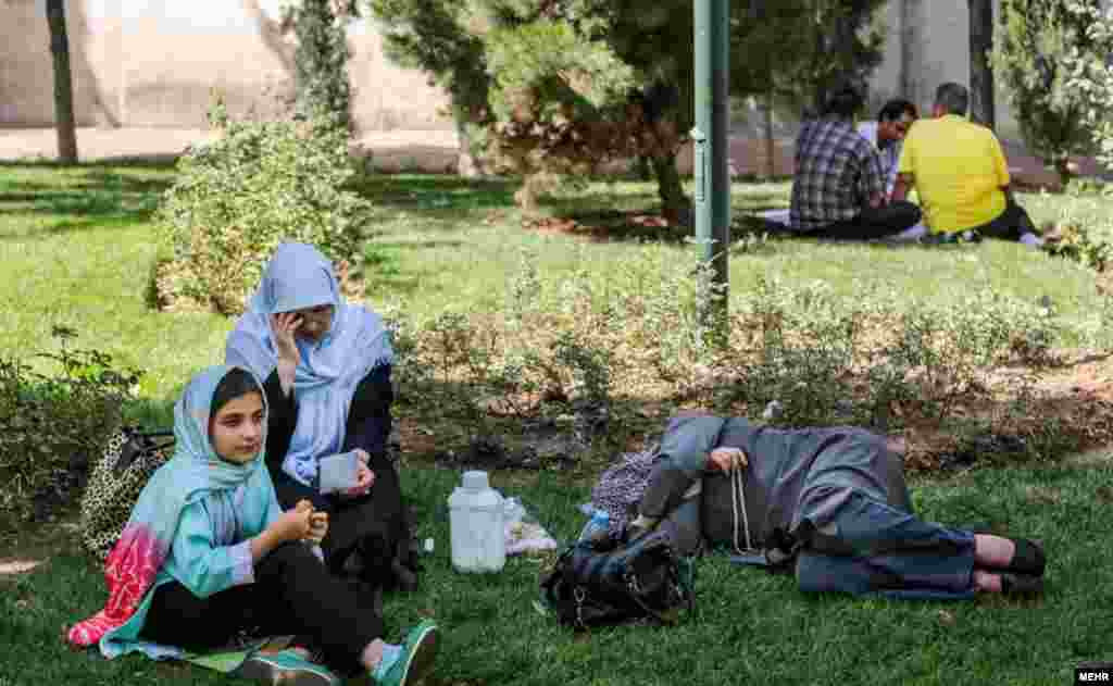 انتظار در همه مقاطع سنی.