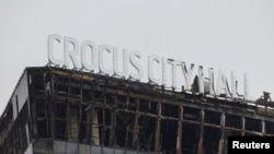Koncertna dvorana Krokus Siti (Crocus City) u Moskvi nakon napada oružane grupe i požara koji je usledio, 24. mart 2024. 