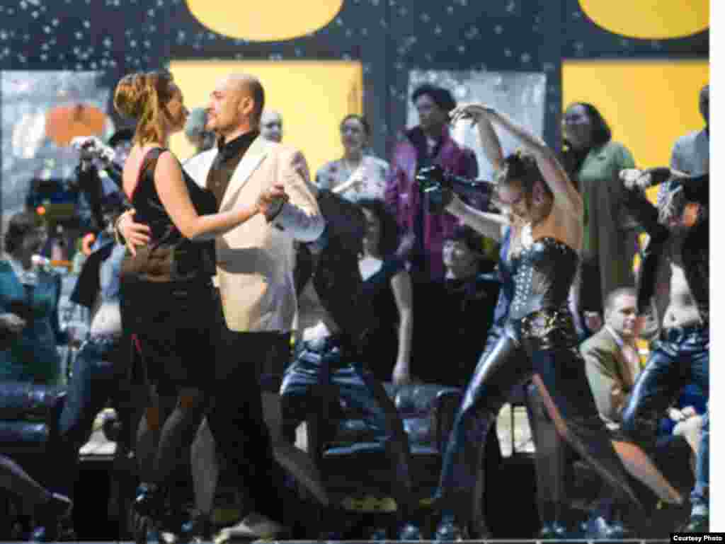 Scena balului la Larini - Evgeny Onegin, A. Serban, Narodni Divadlo, Mar2009