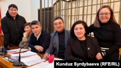 Журналист Канышай Мамыркулова адвокаттары менен. Бишкек шаардык соту. 30-январь, 2026-жыл.