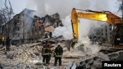 Наслідки влучання російської балістичної ракети у п’ятиповерховий будинок у Харкові, 7 березня 2026 року