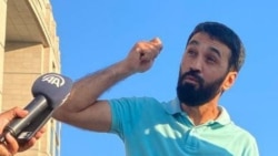 Diňle: Türkiýede Berdimuhamedowlaryň iki tankytçysy saklanyp, deportasion lagere ugradyldy