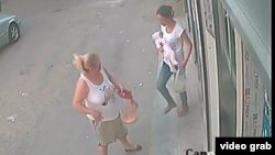 Изображение похитительницы с камеры наружного наблюдения