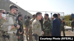 جنرال سکات میلر، قوماندان عمومی ناتو در افغانستان و یاسین ضیا، لوی درستیز قوای مسلح افغانستان