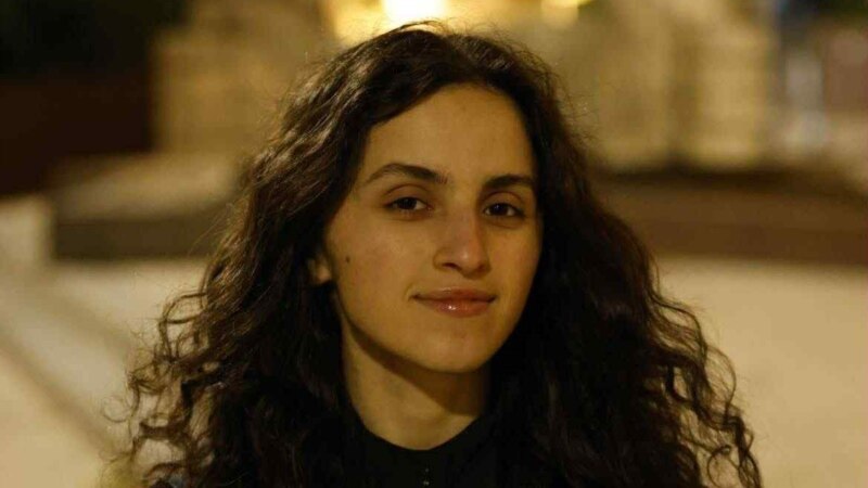 კალაძის ბანერის „დაზიანების“ გამო სისხლის სამართლის წესით აქტივისტი მეგი დიასამიძე დააკავეს