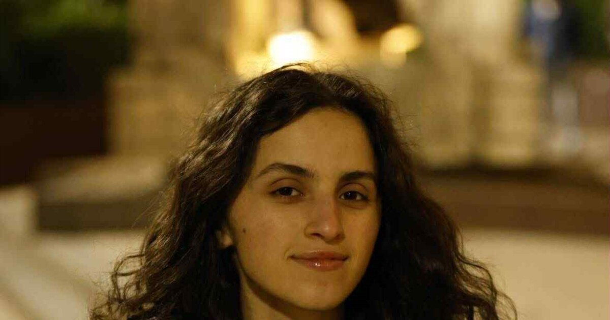 ბანერის დაზიანების გამო სისხლის სამართლის წესით აქტივისტი მეგი დიასამიძე დააკავეს