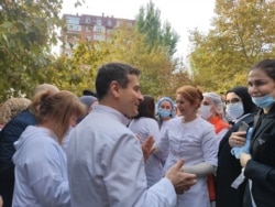 Хаджимурад Малаев на митинге у ГКБ №1