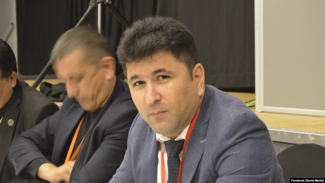 "Тажикстандын реформалары жана өнүгүүсү" деп аталган оппозициялык кыймылдын лидери Шарофиддин Гадоев. 