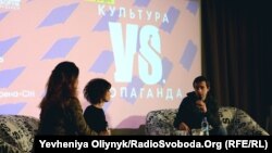 Учасники дискусії «Культура vs пропаганда» Лариса Денисенко, Ірена Карпа та Любко Дереш (зліва направо)