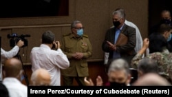 رائول کاسترو و میگوئل کانل در نشست مجمع ملی کوبا در ۱۶ دسامبر امسال