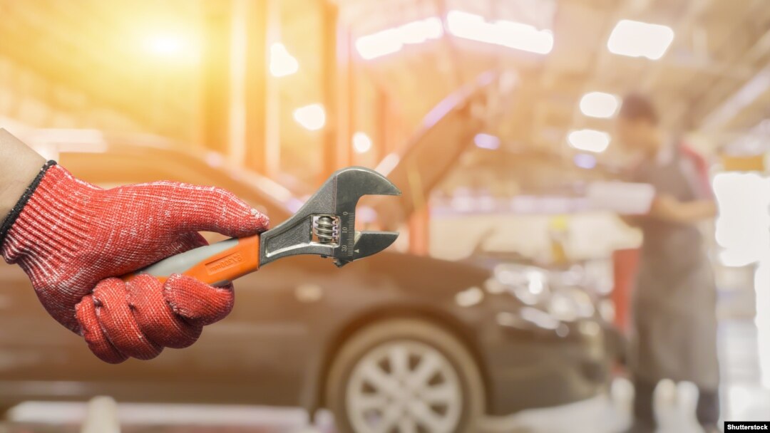 În România, sunt aproximativ 7 milioane de polițe de asigurare RCA. În momentul unui accident, lucrările de reparație sunt realizate de service-urile auto iar banii sunt decontați de firmele de asigurări.