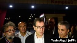 Gazetari turk, Kadri Gursel, flet për mediat pas lirimit  nga burgu. 