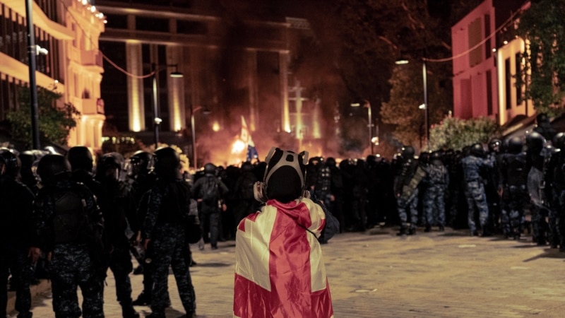 მოსამართლე ბუგიანიშვილმა პატიმრობაში დატოვა 4 ოქტომბრის საქმეზე დაკავებული 14 დემონსტრანტი