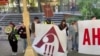 Ispred Osnovnog suda u Novom Sadu okupili su se studenti i građani kako bi pružili podršku studentkinji kojoj je polomljena vilica u napadu aktivista SNS, 28.maj 2025.