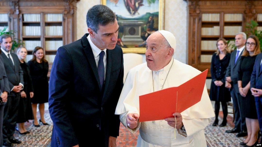 Premierul Spaniei, Pedro Sanchez (st.), a făcut declarații despre situația din Orientul Mijlociu vineri la Vatican, după o primire la Papa Francisc. 