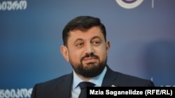 ანტიკორუფციული ბიუროს ხელმძღვანელად რაჟდენ კუპრაშვილი 2023 წლის 10 თებერვალს დაინიშნა - ანტიკორუფციული ბიუროს შექმნა ევროკომისიის 12-პუნქტიანი გეგმის შესრულების ნაწილი იყო. 