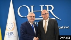 Louis Crishock, vršitelj dužnosti visokog predstavnika u BiH i bivši visoki predstavnik Christian Schmidt