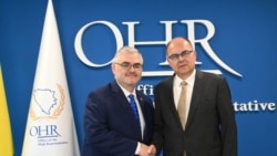 Louis Crishock (lijevo) preuzima dužnost kao 'vršilac dužnosti' od odlazećeg visokog predstavnika Crhistiana Schmidta, Sarajevo, 1. jul 2026. 