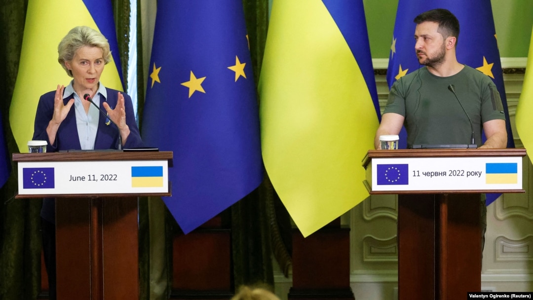 European Commission President Ursula von der Leyen (left) and Ukrainian President Volodymyr Zelenskiy speak at a press conference in Kyiv on June 11.