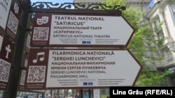 Indicator stradal în centrul Chișinăului. Teatrul național Satiricus, Filarmonica Serghei Lunchevici, 2021