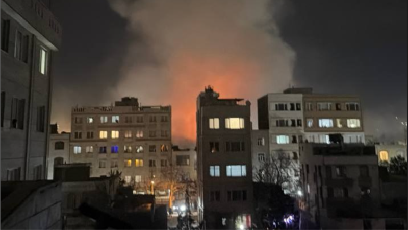 ტრამპი ირანს ჰორმუზის სრუტის დანაღმვის წინააღმდეგ აფრთხილებს