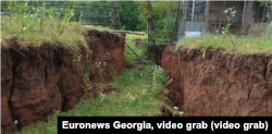 ასე გამოიყურება მეწყერი ხარაგაულის მუნიციპალიტეტის სოფლებში, ხემაღალსა და ღვერკში. 2025 წლის ივლისი. დრონით გადაღებული კადრი Euronews Georgia-ს ვიდეორეპორაჟიდან