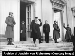 Отъезд Вячеслава Молотова из дворца Бельвю, гостевого дома правительства Германии. 14 ноября 1940 года